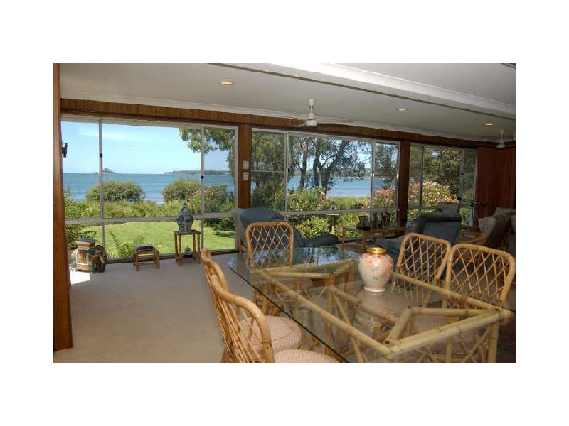 42 Myamba Parade, Surfside NSW 2536