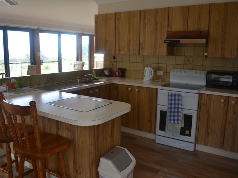 22 Pacific Rd, Surf Beach NSW 2536