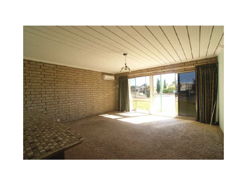 2/10 Catlin Avenue, Hanging Rock NSW 2340