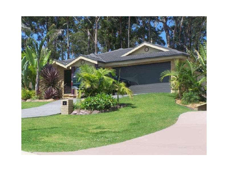 8 Batman Place, Sunshine Bay NSW 2536