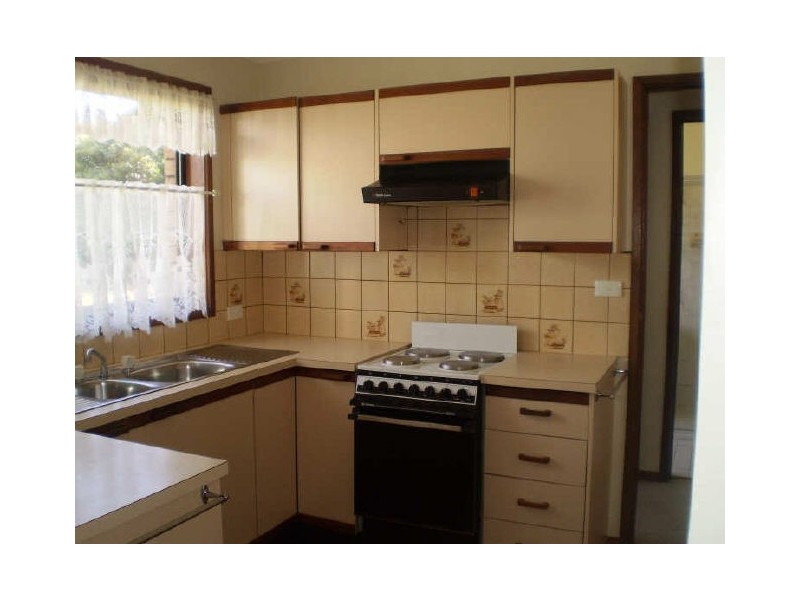 8 Cook Avenue, Surf Beach NSW 2536