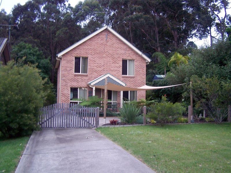 8 Tallawang Avenue, Malua Bay NSW 2536