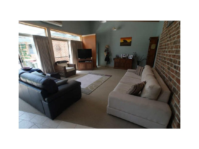 12 THOMAS MITCHELL CRES, Sunshine Bay NSW 2536