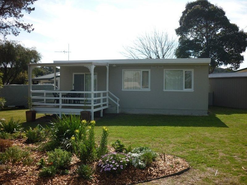 2 Barton Pde, Tomakin NSW 2537