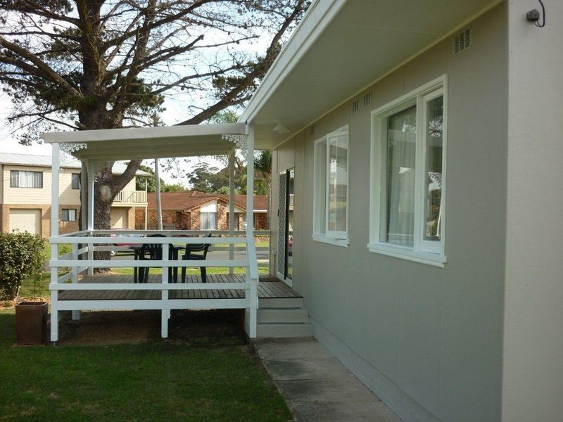 2 Barton Pde, Tomakin NSW 2537