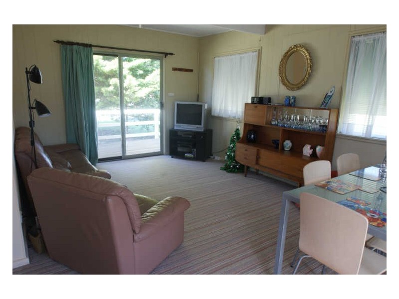 2 Barton Pde, Tomakin NSW 2537
