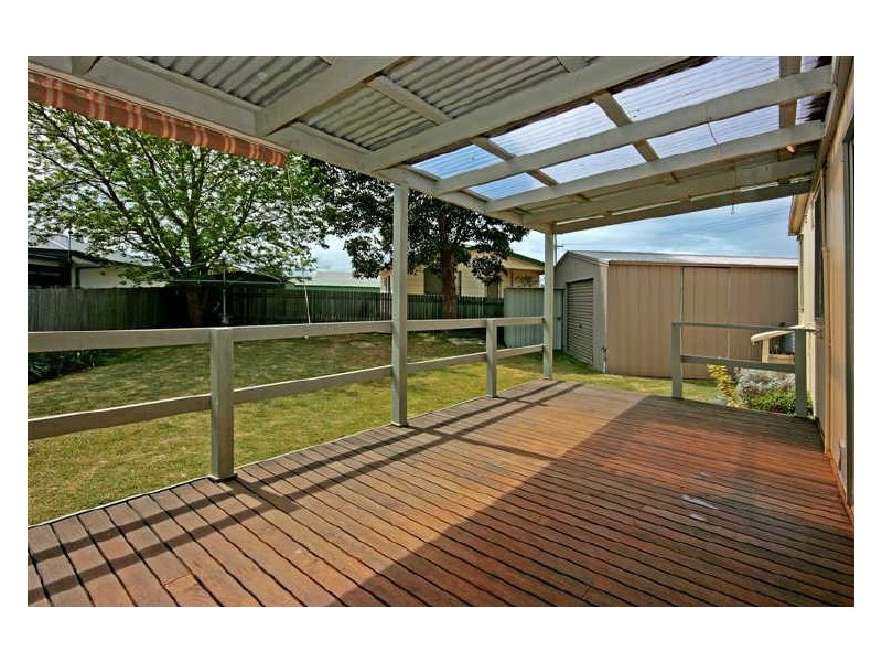 2 Barton Pde, Tomakin NSW 2537