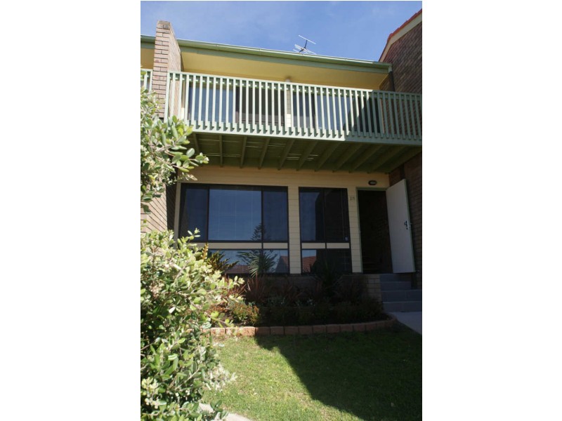 18/1 Calton Road, Batehaven NSW 2536