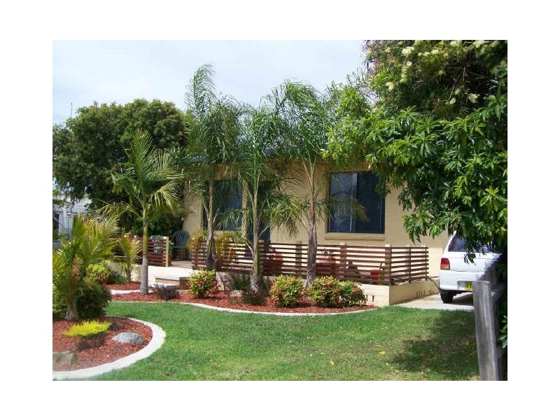 14 Catlin Avenue, Batemans Bay NSW 2536