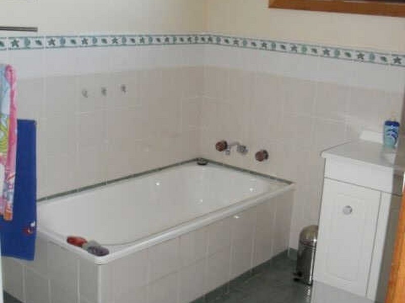 38 Deakin Pde, Tomakin NSW 2537