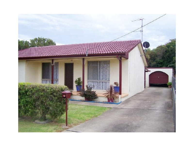 4 Yarralumla Crescent, Tomakin NSW 2537