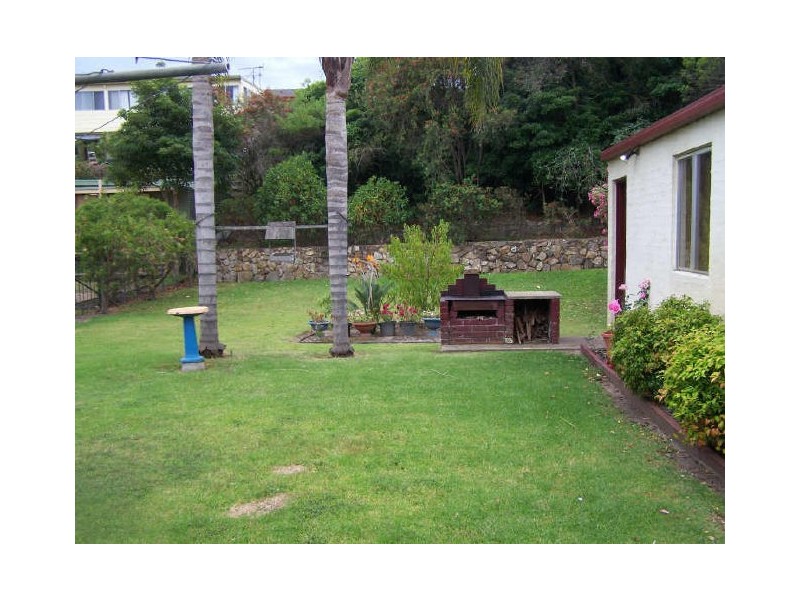 4 Yarralumla Crescent, Tomakin NSW 2537