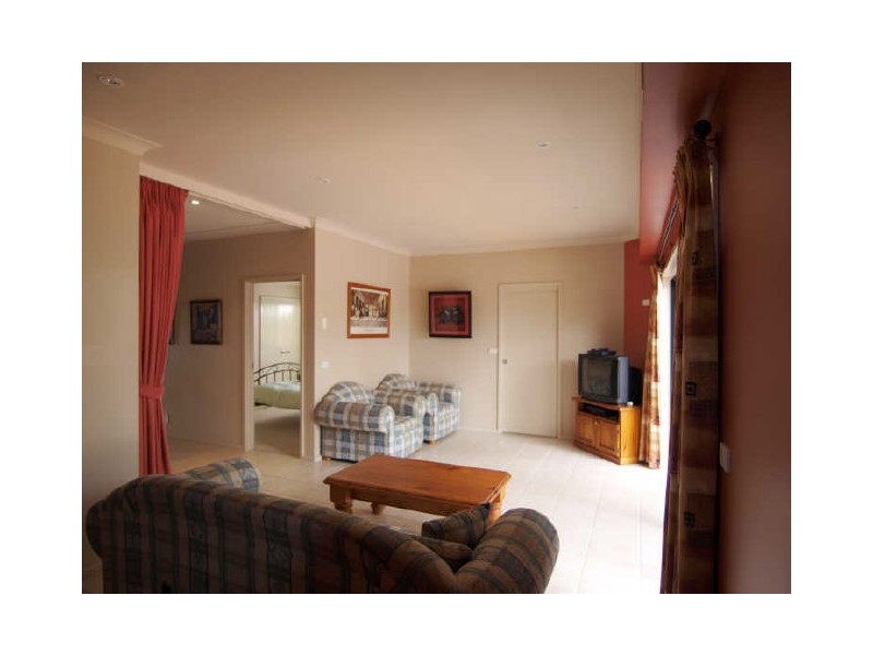 28 Ocean Road, Batehaven NSW 2536