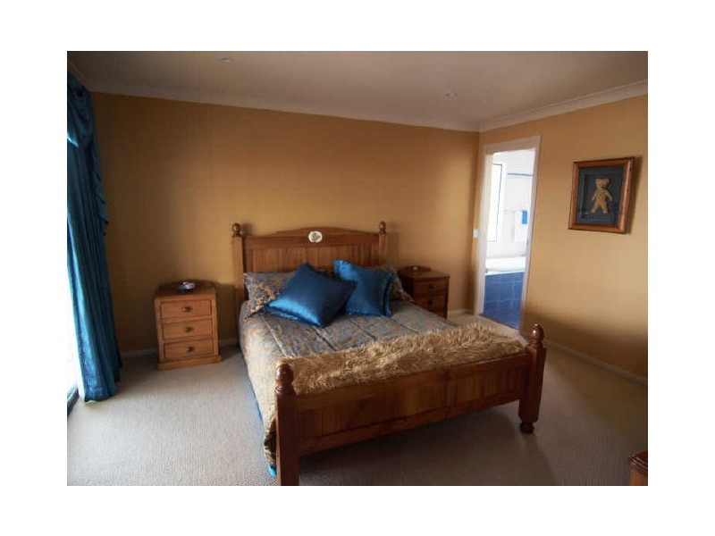 28 Ocean Road, Batehaven NSW 2536