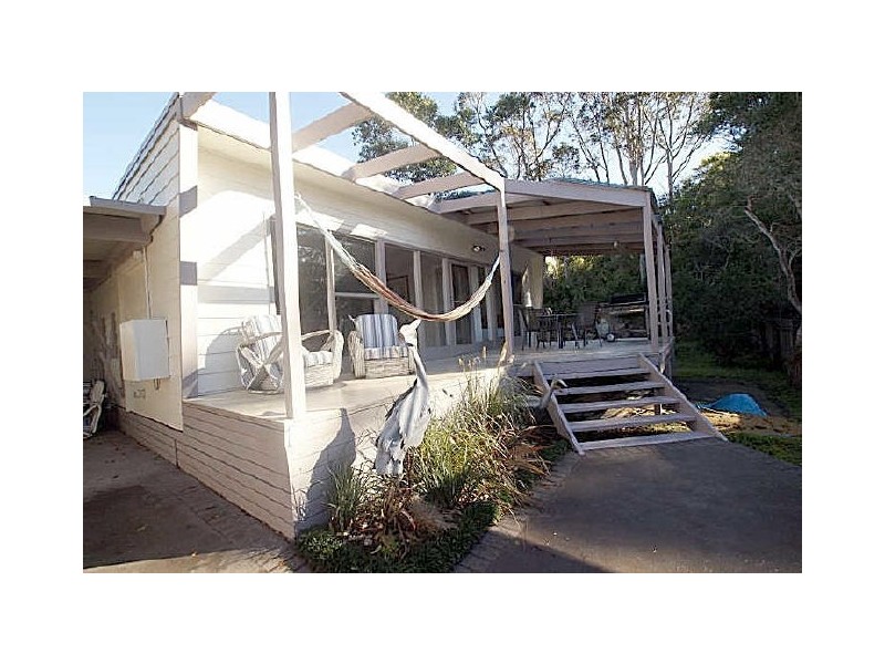 24b Yarralumla Crescent, Tomakin NSW 2537