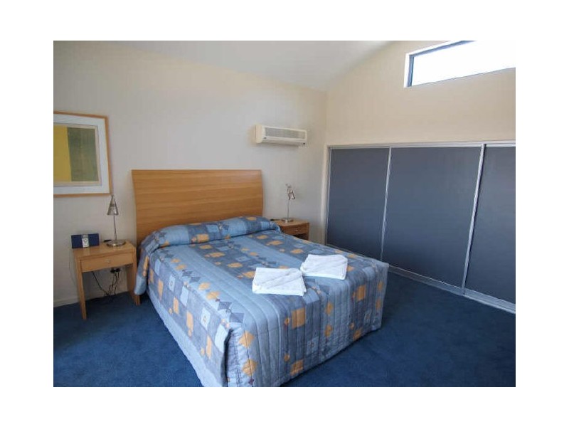 Unit 205/204 Beach Road, Batehaven NSW 2536