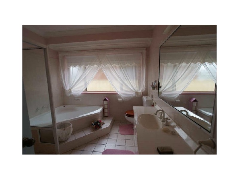 40 Maloneys Drive, Maloneys Beach NSW 2536