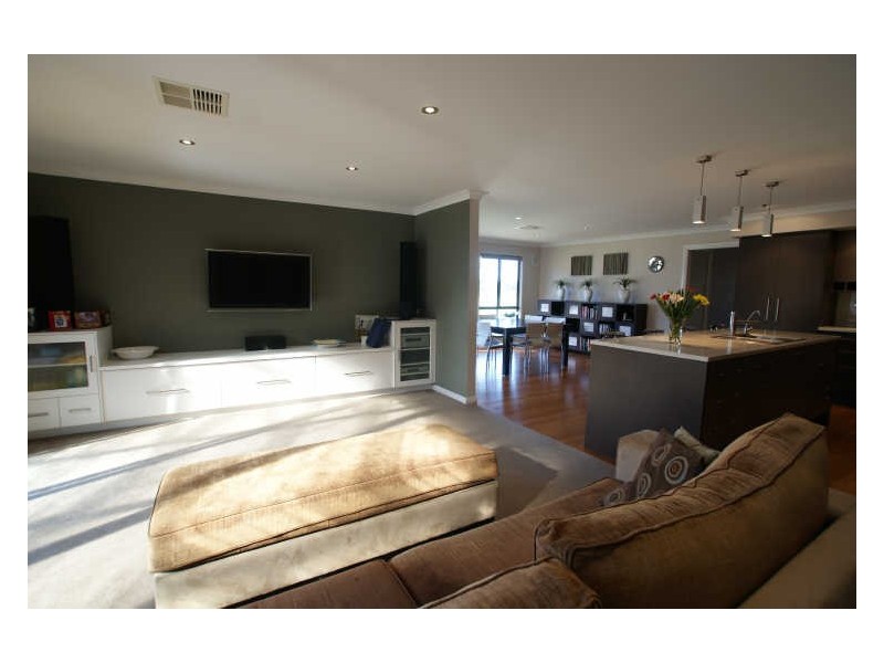 8 Cassia Place, Catalina NSW 2536