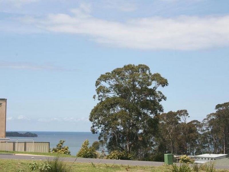 4 Courtenay Cres, Long Beach NSW 2536