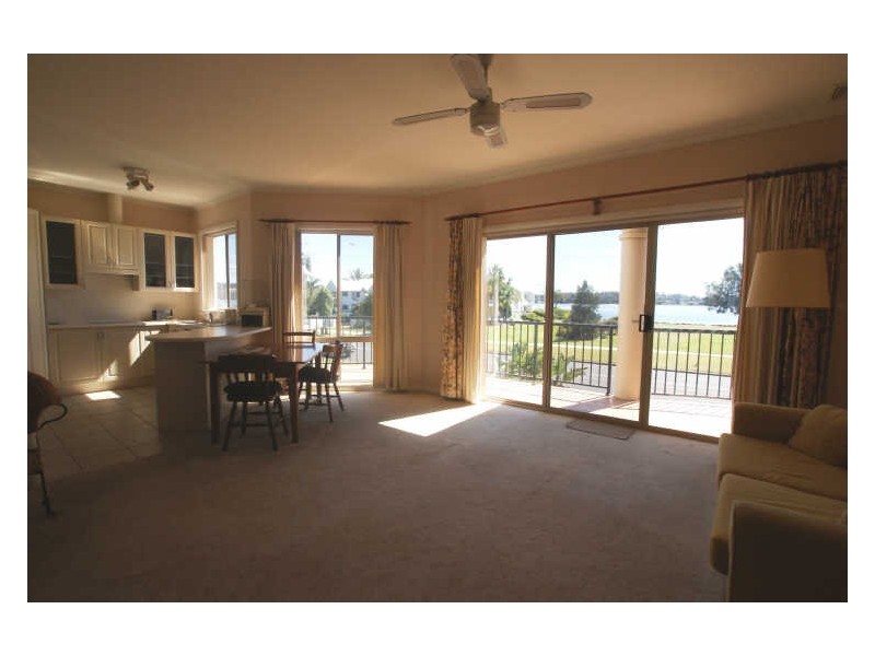 4 “Bella Vista”/48 Beach Road, Batemans Bay NSW 2536