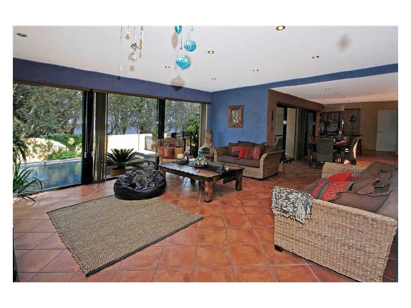 8 Myamba Parade, Surfside NSW 2536