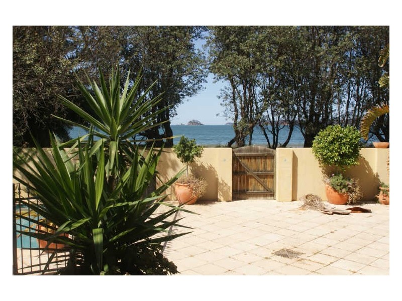 8 Myamba Parade, Surfside NSW 2536