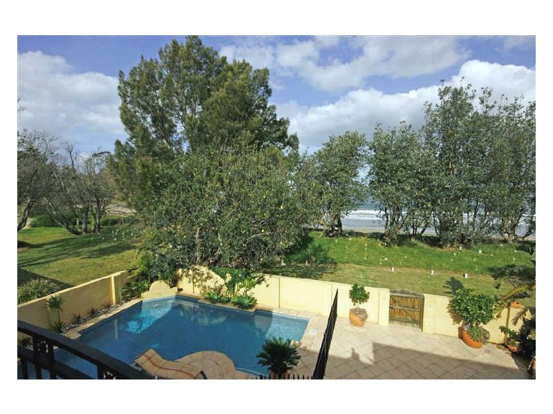 8 Myamba Parade, Surfside NSW 2536