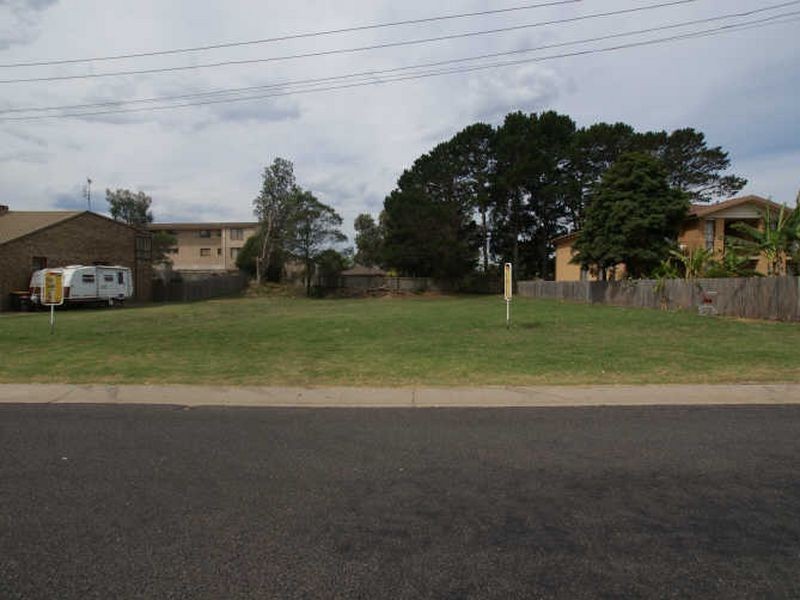 8 Matthew Parade, Batehaven NSW 2536