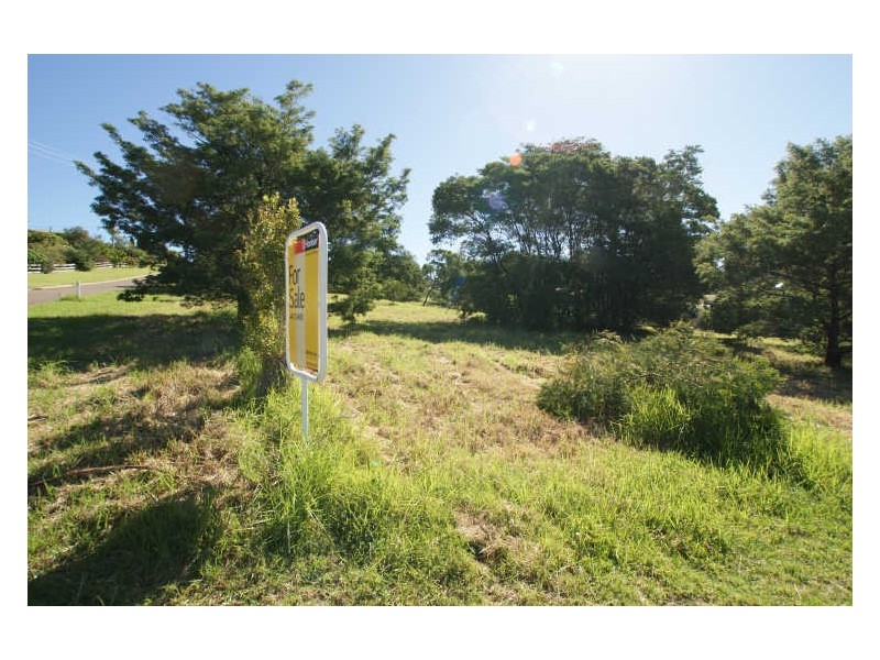 1 Towrang Avenue, Surf Beach NSW 2536