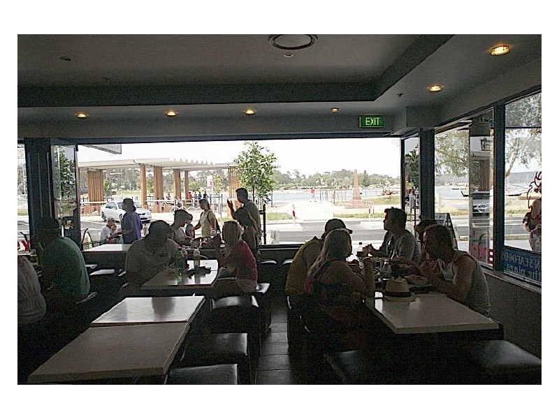 Clyde Street – 3Fish Cafe Bridge Plaza, Batemans Bay NSW 2536