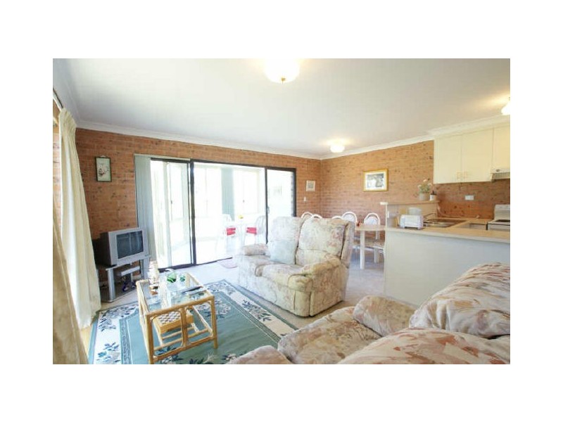 2/5 Catlin Avenue, Batemans Bay NSW 2536