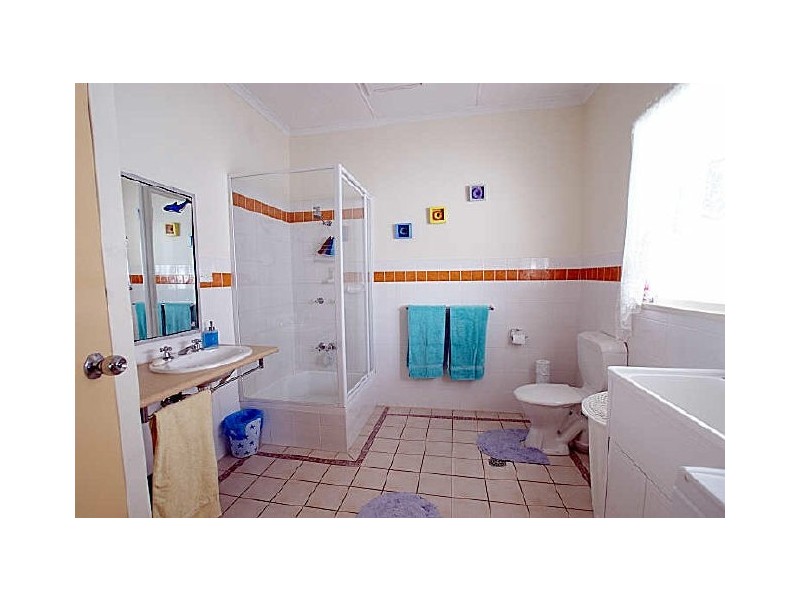 6 Clare Crescent, Batehaven NSW 2536