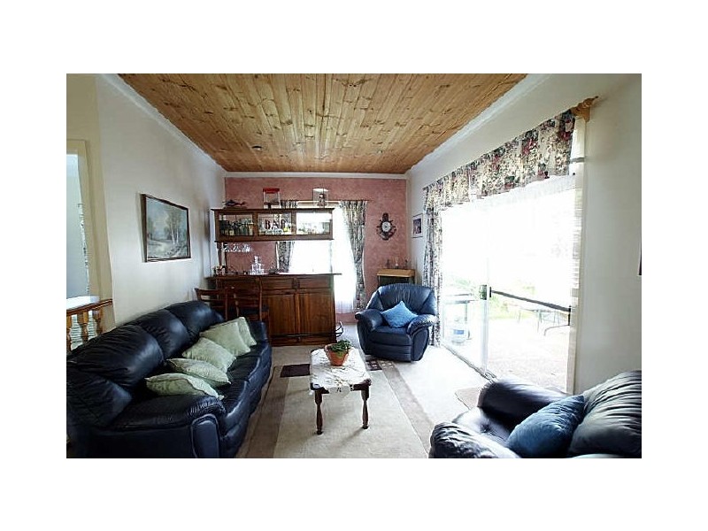 6 Clare Crescent, Batehaven NSW 2536