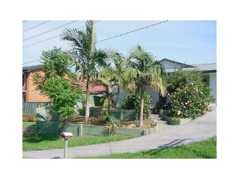 4 Johnson Place, Surf Beach NSW 2536