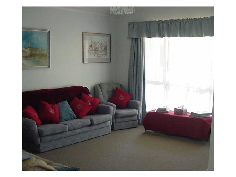 4 Johnson Place, Surf Beach NSW 2536