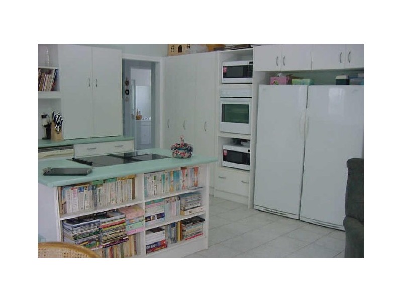 4 Johnson Place, Surf Beach NSW 2536