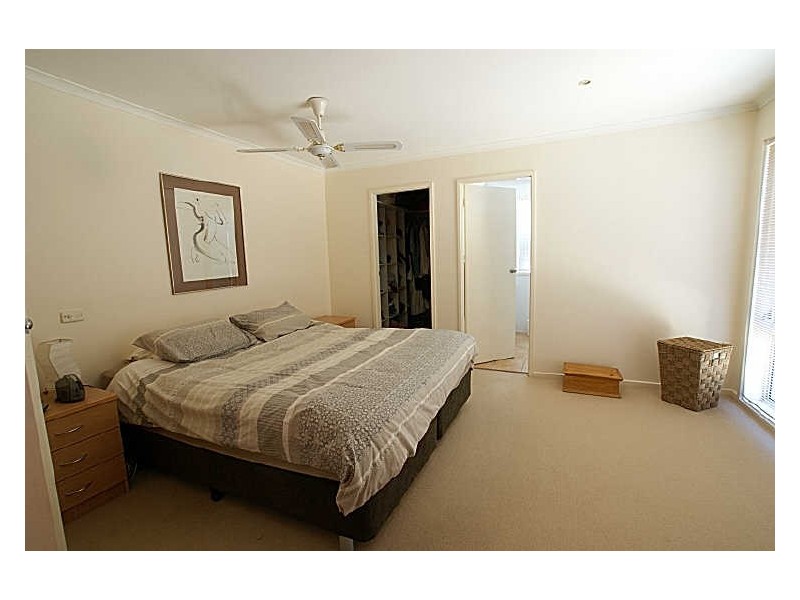 39 Thomas Mitchell Crescent, Sunshine Bay NSW 2536