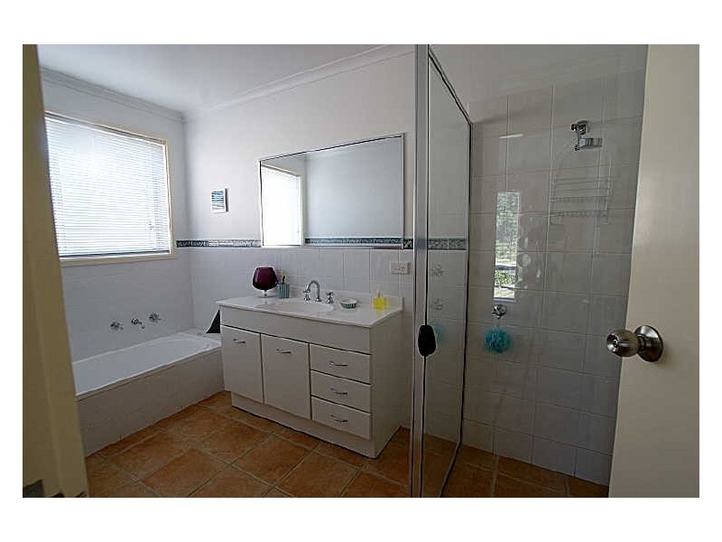 39 Thomas Mitchell Crescent, Sunshine Bay NSW 2536