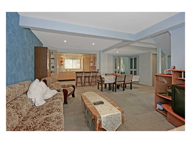 6 Johnson Place, Surf Beach NSW 2536