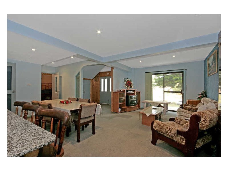 6 Johnson Place, Surf Beach NSW 2536