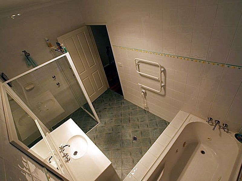 4 The Inlet, Mossy Point NSW 2537