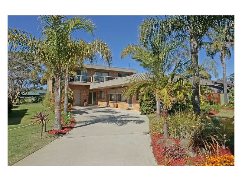 8 Clarke Street, Broulee NSW 2537