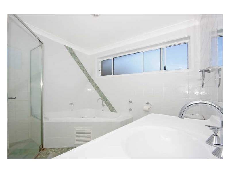 8 Clarke Street, Broulee NSW 2537