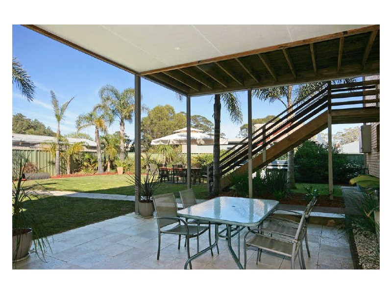 8 Clarke Street, Broulee NSW 2537