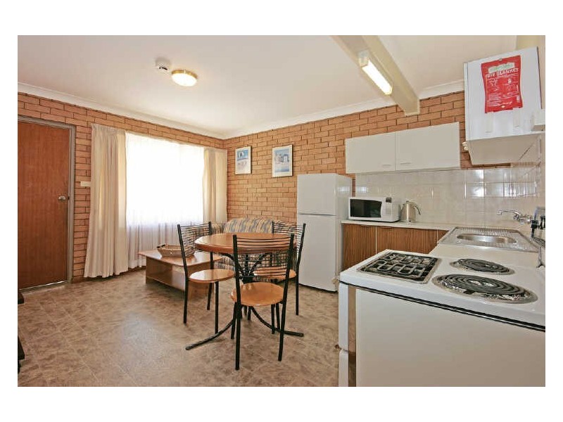 8 Clarke Street, Broulee NSW 2537