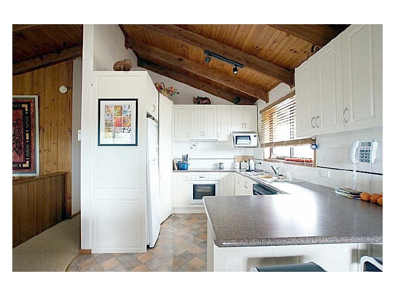 2 Denham Avenue, Denhams Beach NSW 2536