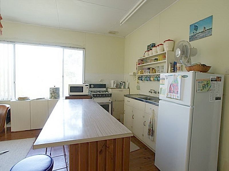 11 Denham Avenue, Denhams Beach NSW 2536