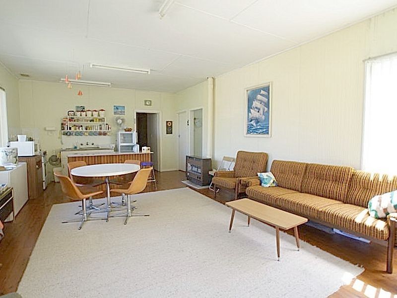 11 Denham Avenue, Denhams Beach NSW 2536