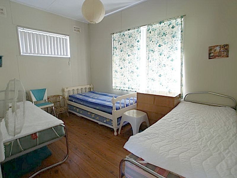 11 Denham Avenue, Denhams Beach NSW 2536