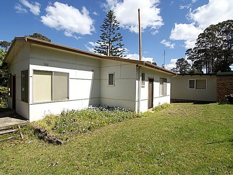 11 Denham Avenue, Denhams Beach NSW 2536